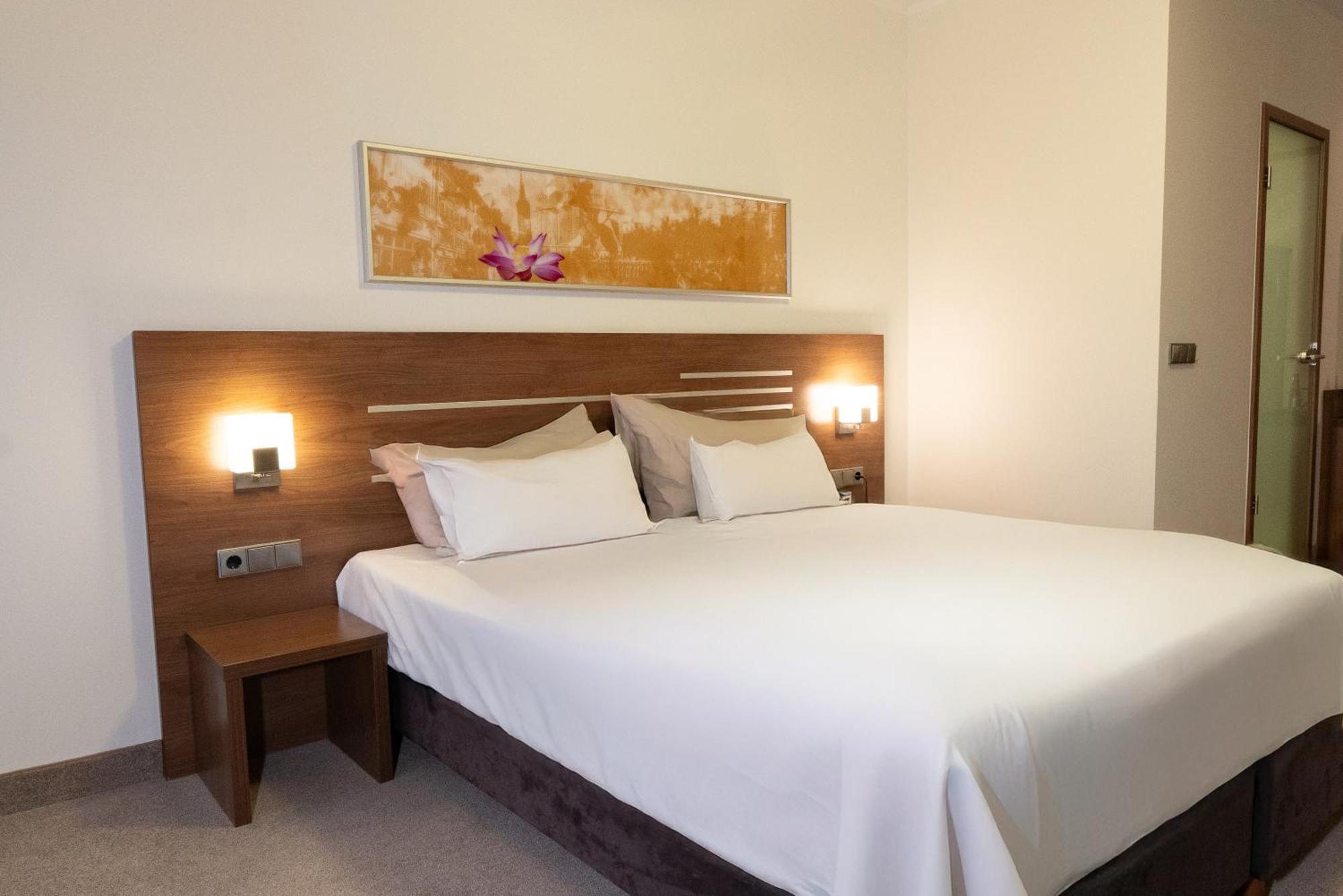 Hotel Bruehlerhoehe Erfurt Bagian luar foto