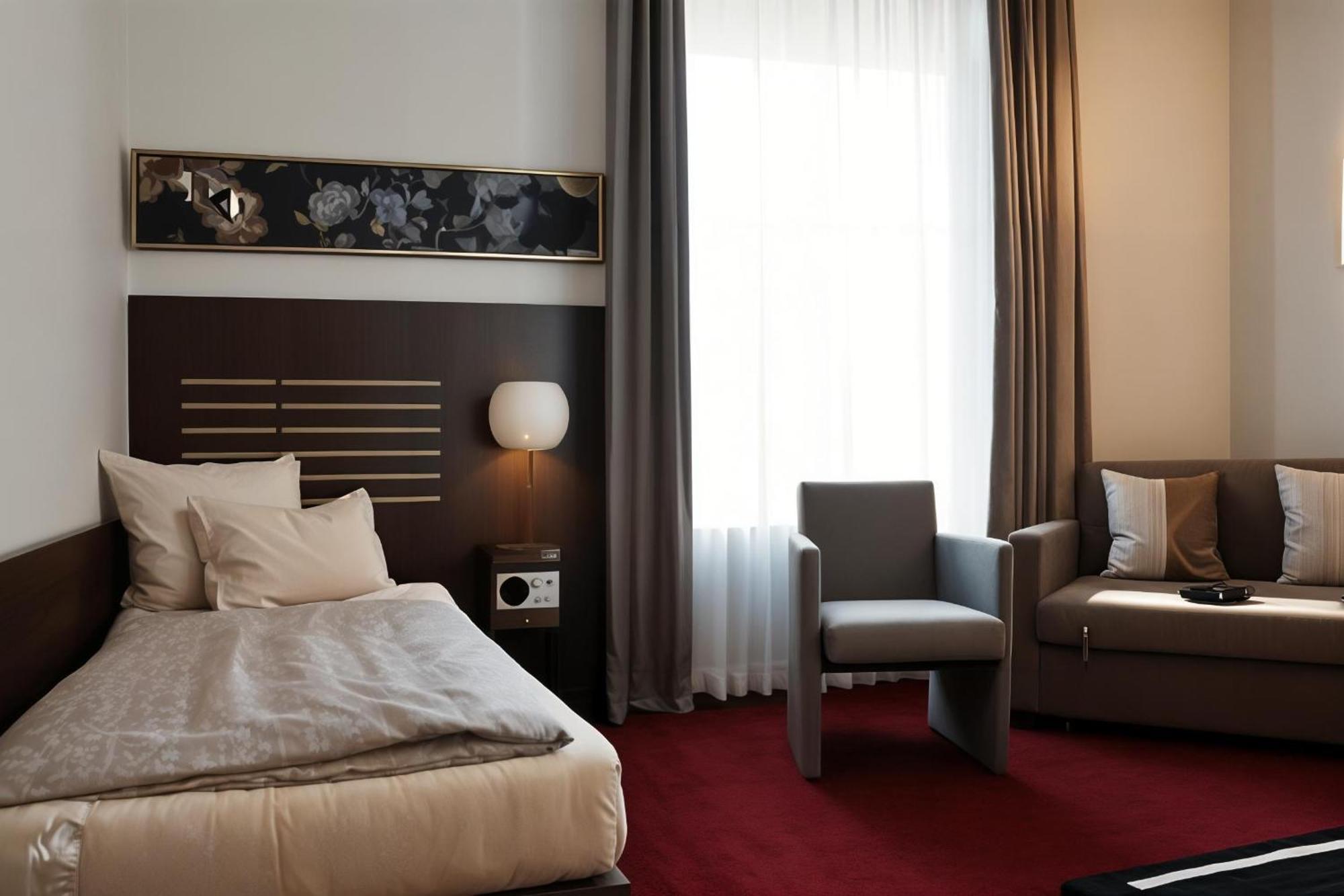 Hotel Bruehlerhoehe Erfurt Bagian luar foto